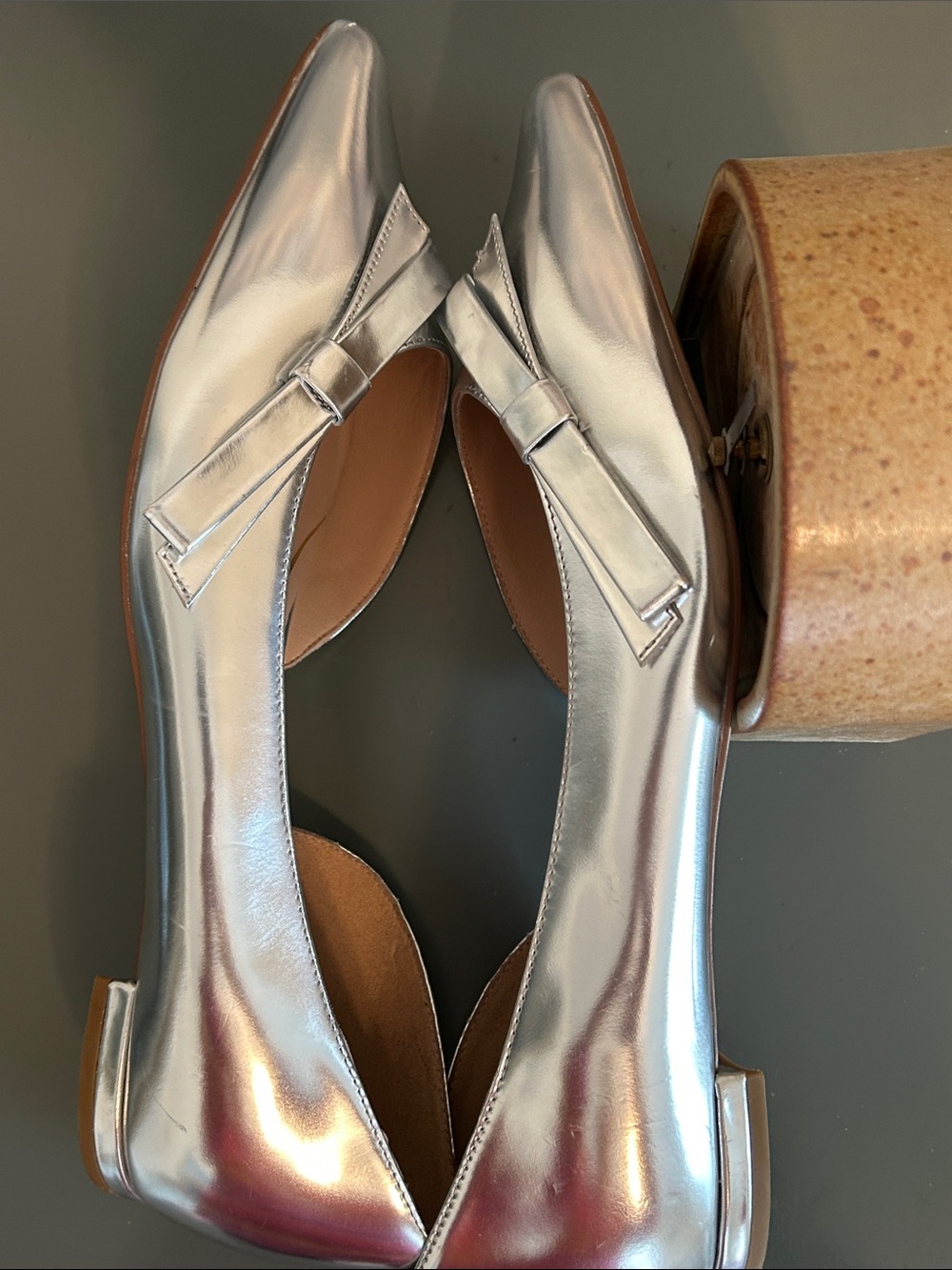 Cole Haan Metallic Silver Pointed-Toe Bow Flats. - Picture 8 of 12